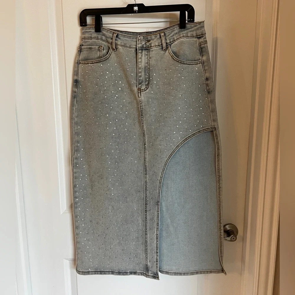 NWT Cute Rhinestone Denim Skirt, Size Medium - Picture 5 of 5